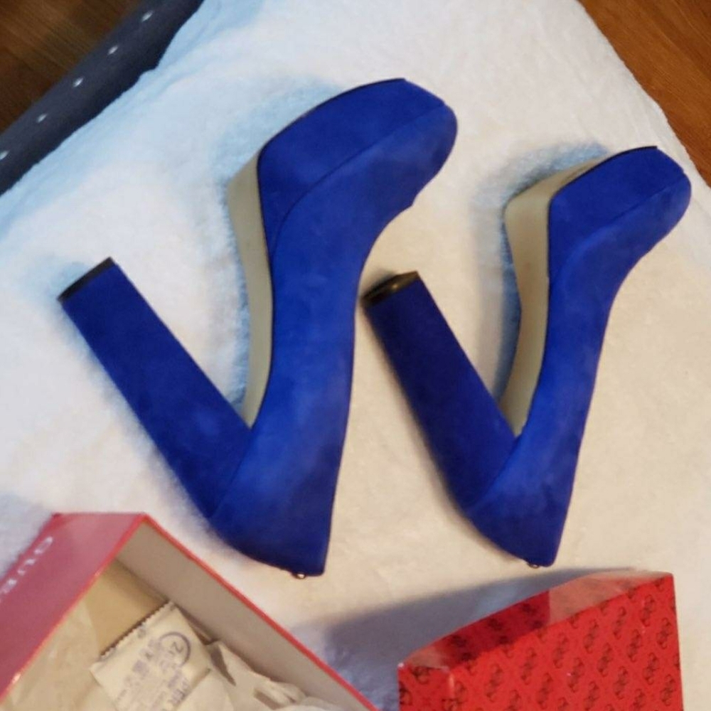 GUESS Platform Heels - Picture 8 of 9